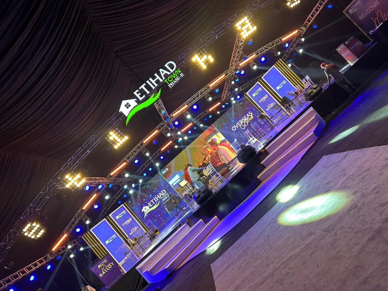 Eithad Town Family Carnival concert management Lahore H&K Events Young Stunners